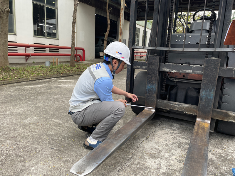 Kiểm định EMIC - kiểm tra càng nâng xe nâng hàng